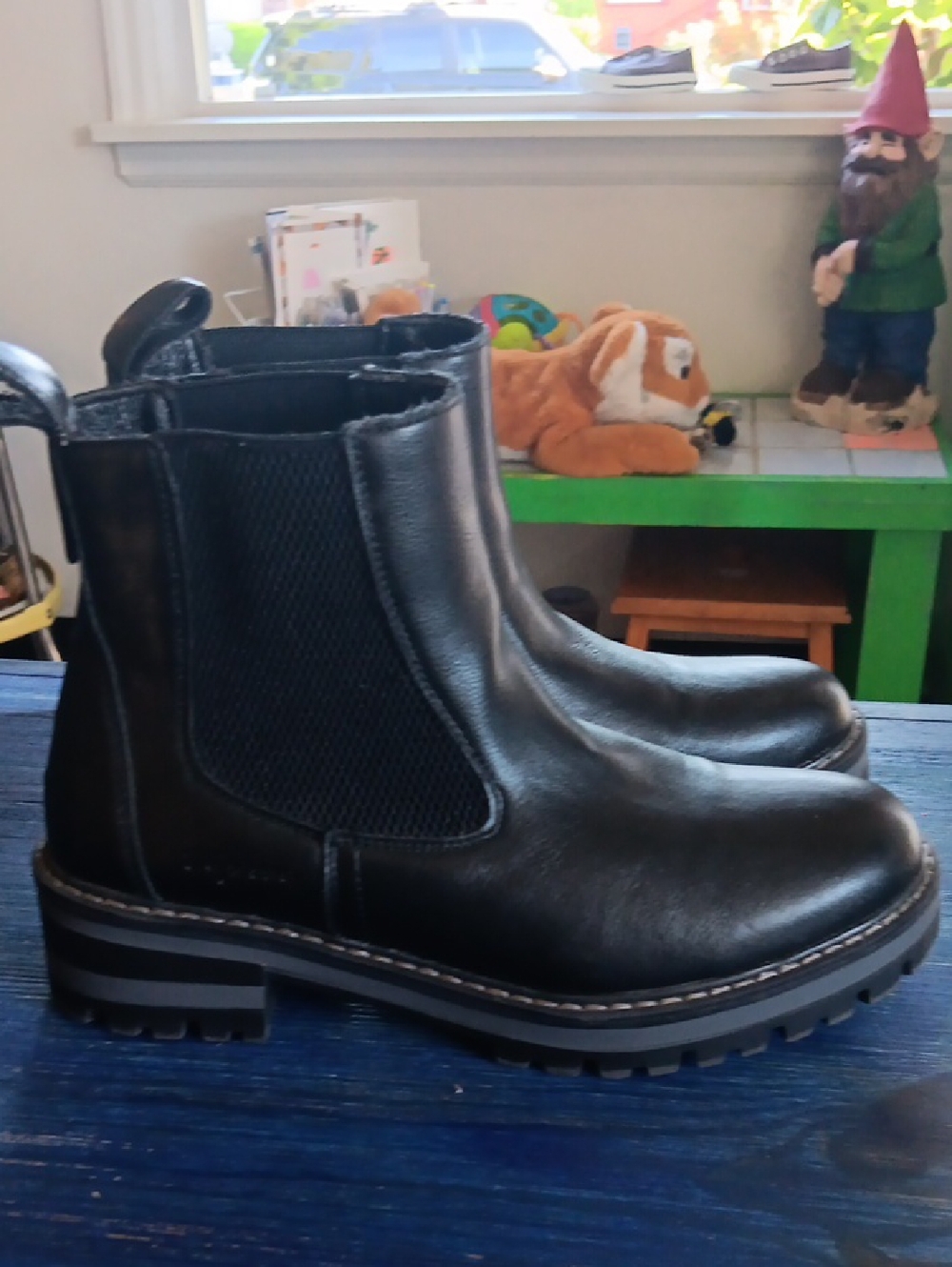 Vepose Black Leather Chelsea Lug Boots